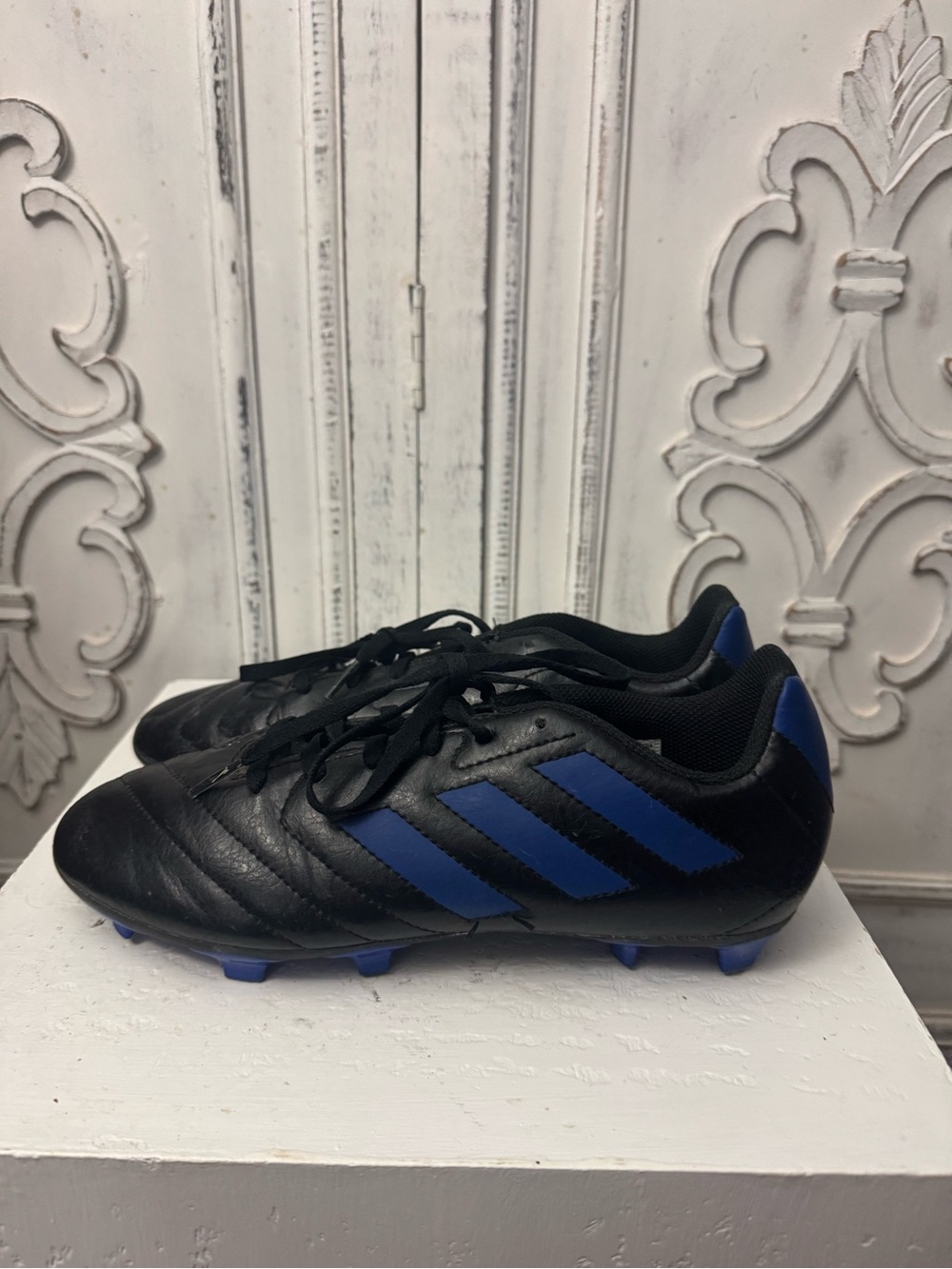 Adidas Cleats Black size 6 Youth